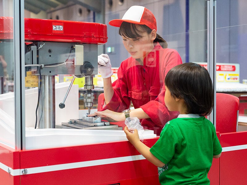 「トミカ組立工場」※日本のアトラクションイメージ