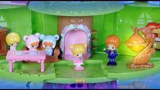 4代目 1990年~ ハウス部分が開くと同時にまゆげから目玉が出てくるというギミックでした。すべり台も追加されました。