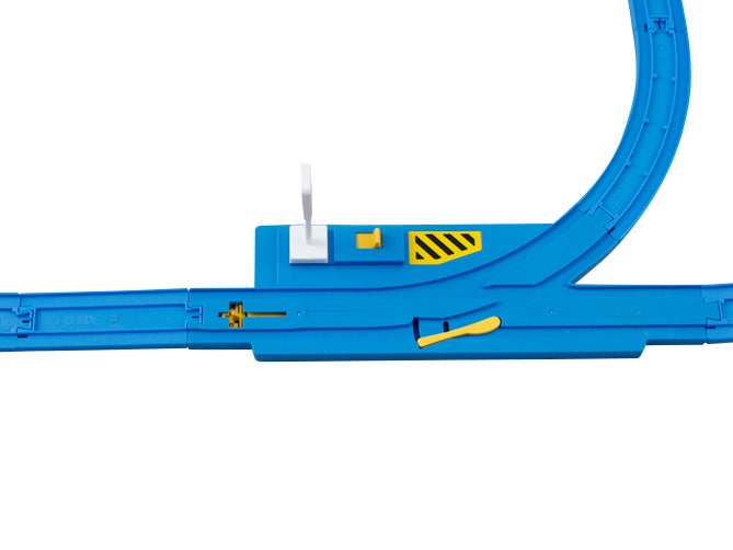 自動ターンアウトレールは、直線分1.5本分の長さ。1/2直線レールで長さを調整してね。