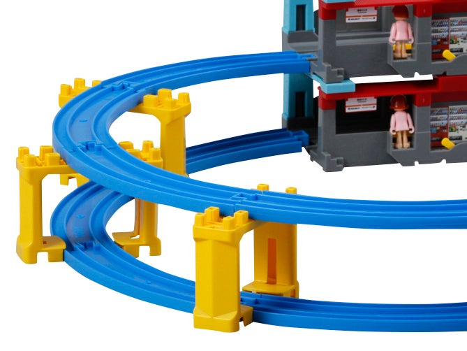 ブロック橋脚はつなぎ目の真ん中に置くようにすると、レールが橋脚から外れないよ。