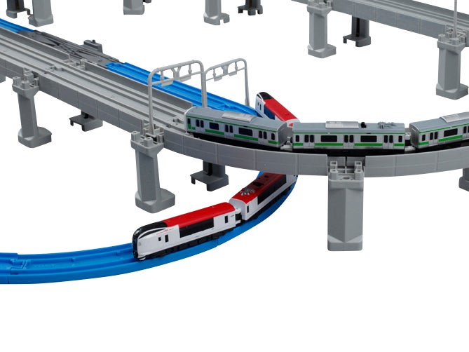 平面のレールは、ブロック橋脚の間を車両が通れるように配置しよう。