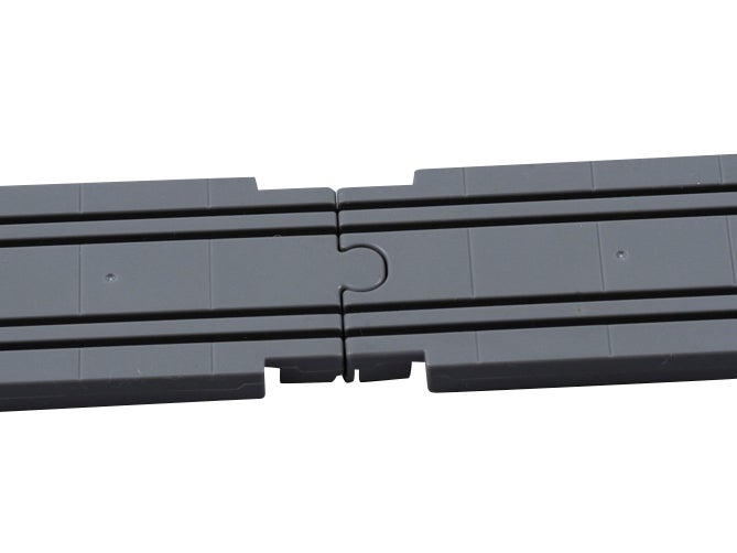 ガイドレールのつなぎ目は丸くなっているんだね。