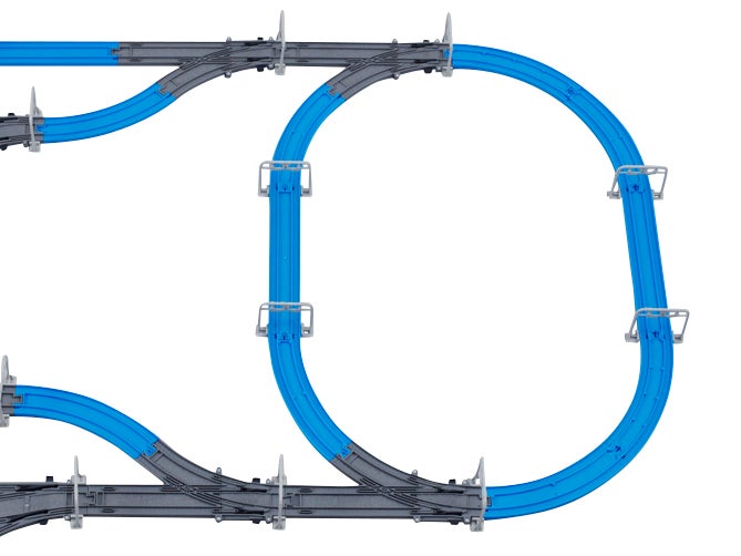 ターンアウトレールが連続してつながっている箇所が2つあって、手前が「L」2つ、奥が「R」2つを使っているよ。