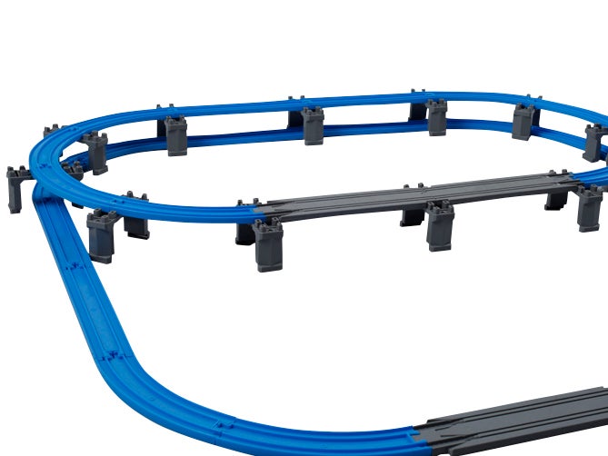 2階建てでプラレールアドバンスの橋脚(3)を12個使うよ。橋脚の下を車両がくぐるんだ。