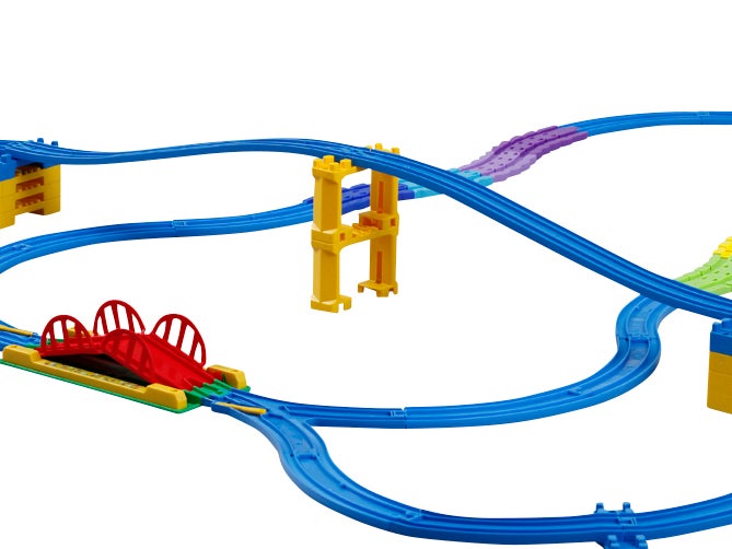 坂曲線レールでまずはブロック橋脚1段分アップさせたら、次はニュー坂レールでもう一段アップ！