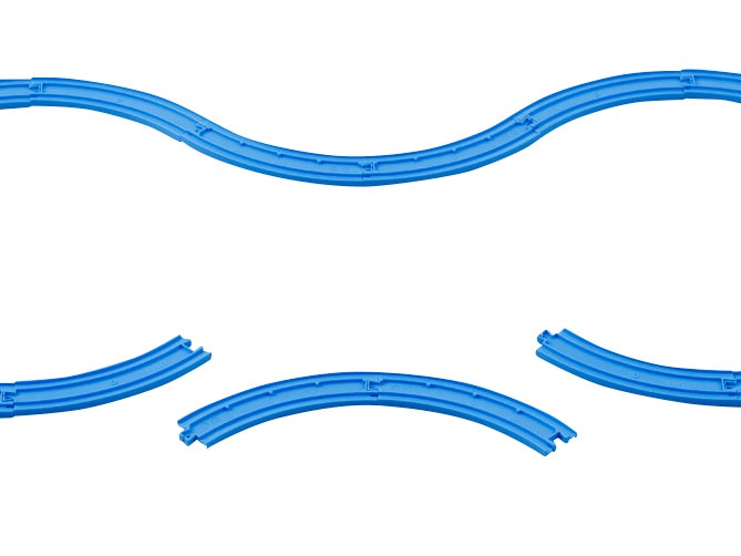 曲線レールを4セット…つまり、円を2つ作る応用形だよ。円を2つ作ったら、円と円をくっつける部分の4本を左右にひっくり返すんだ。