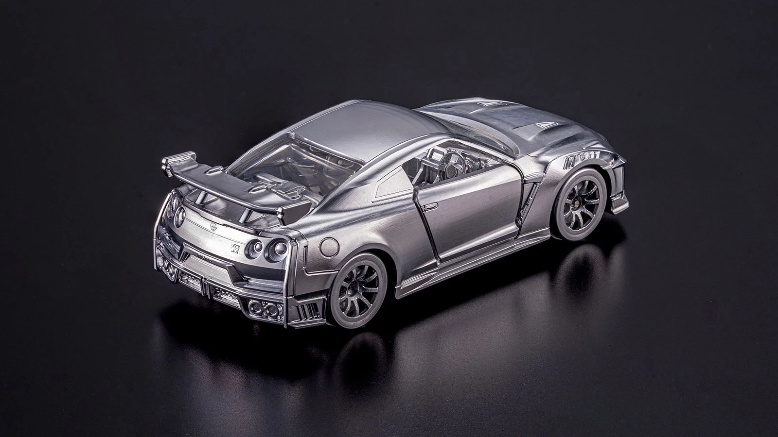 トミカプレミアム 日産 NISSAN GT-R NISMO Special edition Aluminum Cutting ＴＯＭＩＣＡ(アルミ切削トミカ)