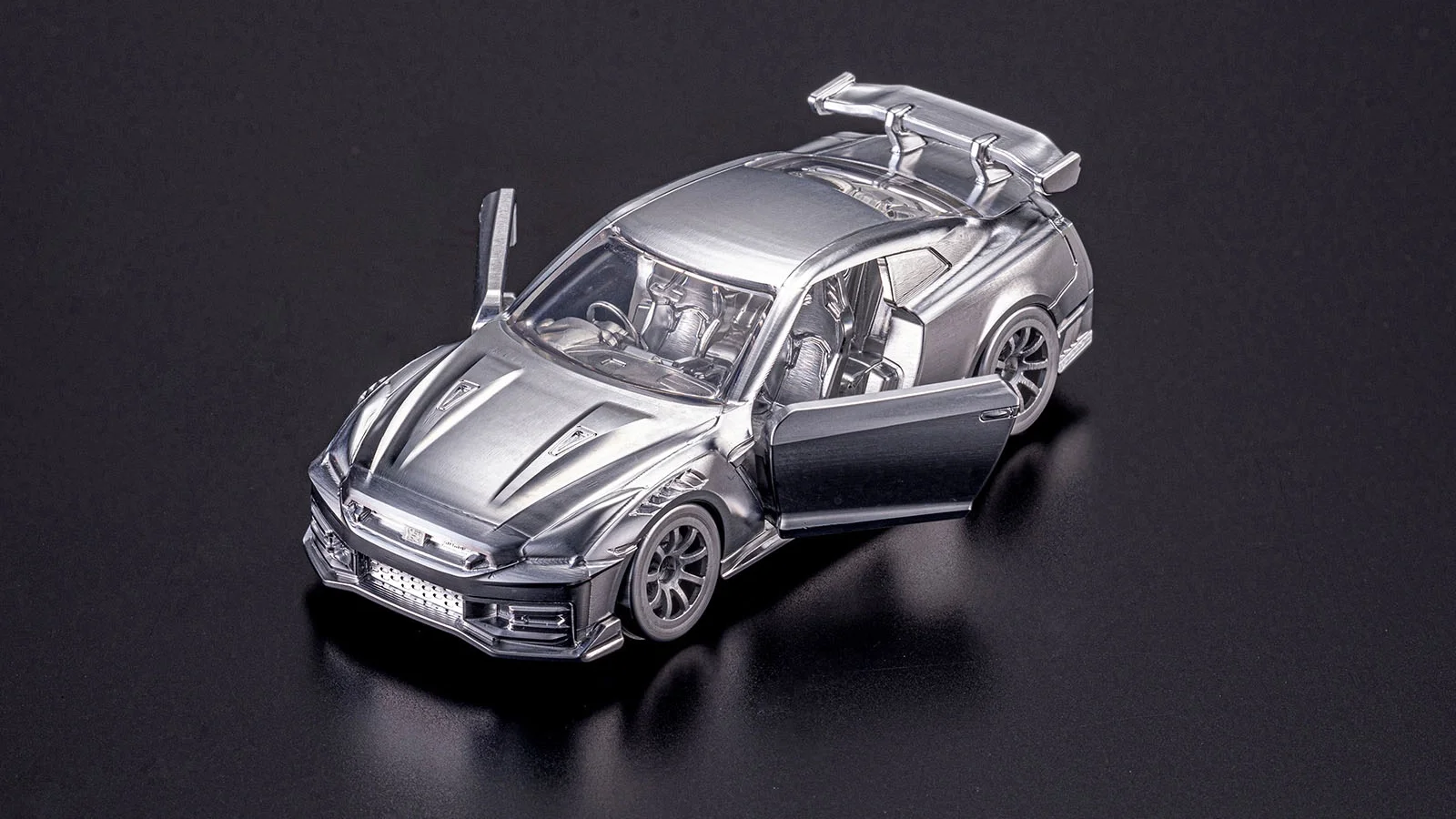 トミカプレミアム 日産 NISSAN GT-R NISMO Special edition Aluminum Cutting ＴＯＭＩＣＡ(アルミ切削トミカ)