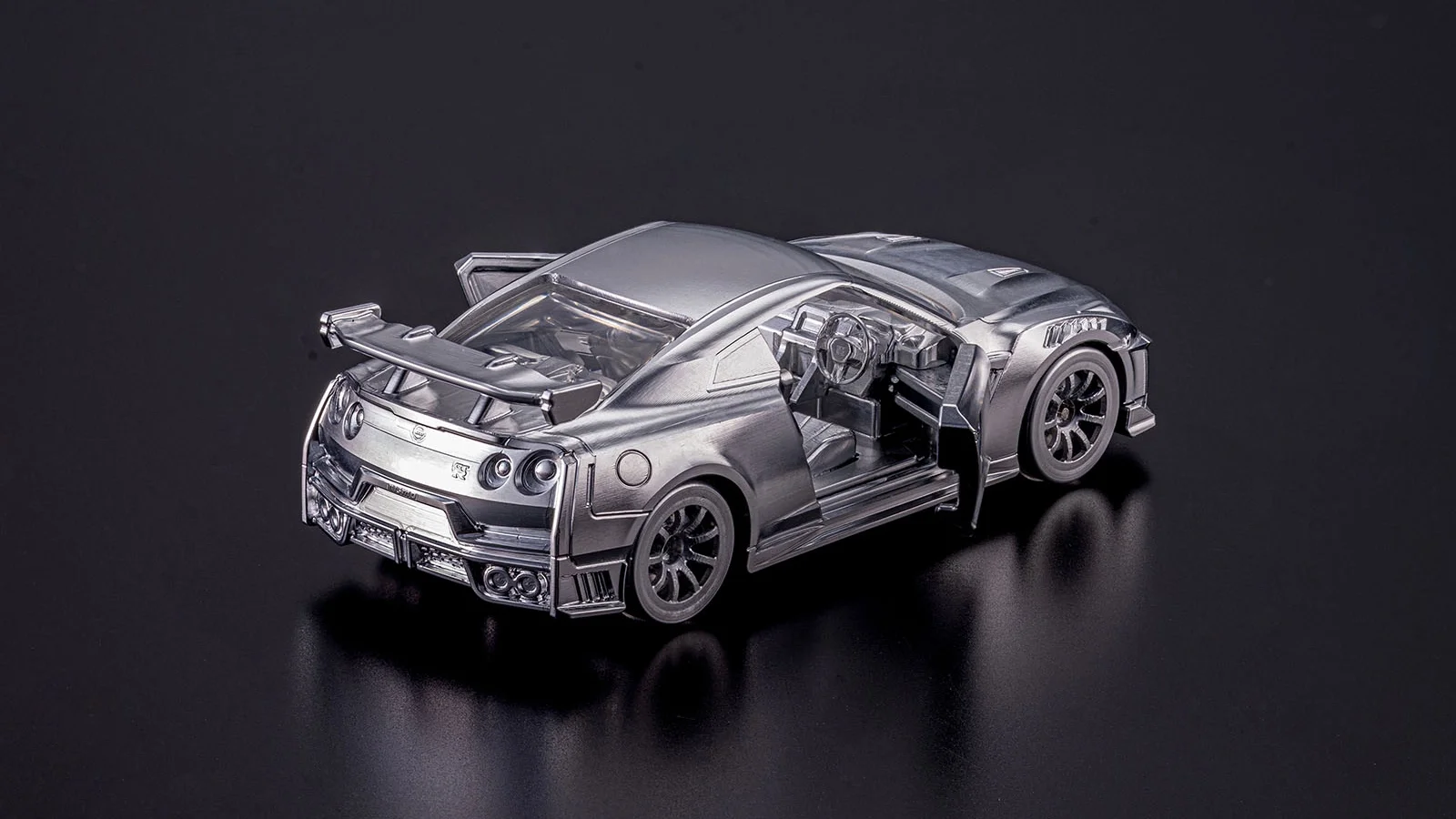 トミカプレミアム 日産 NISSAN GT-R NISMO Special edition Aluminum Cutting ＴＯＭＩＣＡ(アルミ切削トミカ)