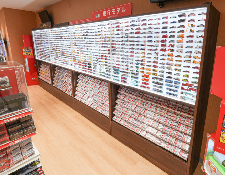 大迫力のトミカディスプレイ